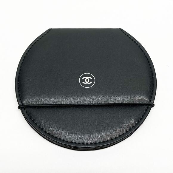 Chanel Beauté Round Folding Travel Pocket Mirror, Black Vinyl Cover - Unused - Picture 3 of 3